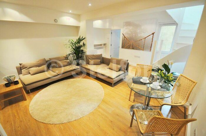 3 Bedroom Apartment To Rent In Junction Road, N19