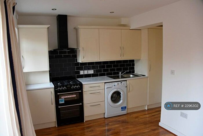 1 Bedroom Flat To Rent In Lovelace Gardens, Surbiton, KT6