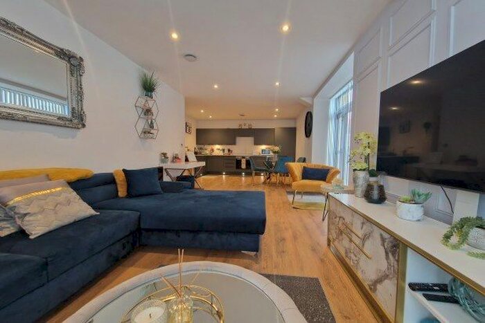 2 Bedroom Flat To Rent In Queensbridge Drive, Ramsgate, CT11