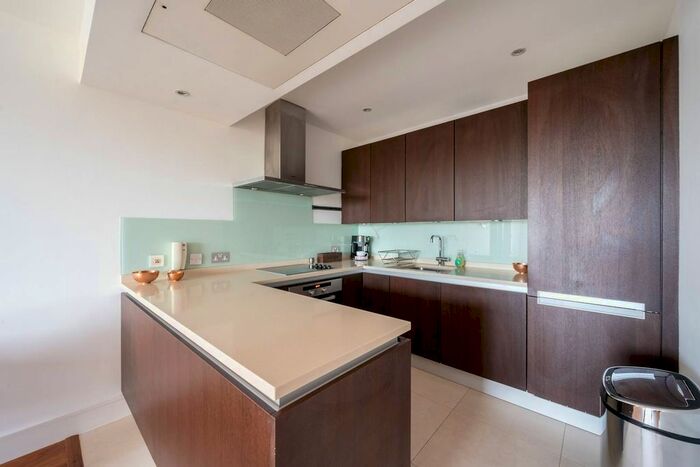 2 Bedroom Flat To Rent In Upper Richmond Road, Putney, London, SW15