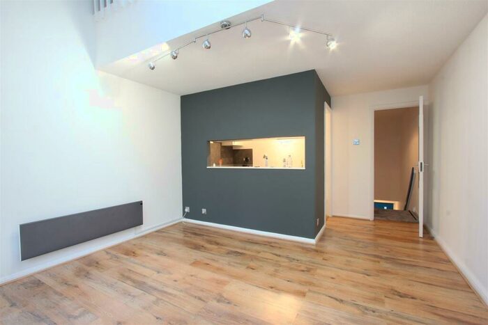 2 Bedroom Duplex To Rent In Coopers Close, Bethnal Green, London, E1