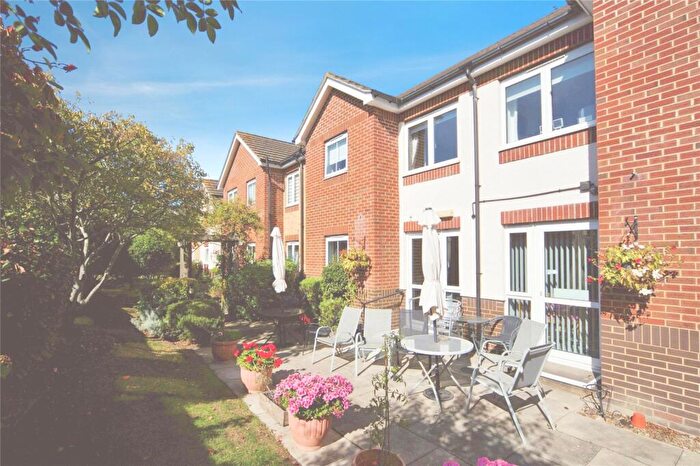 1 Bedroom Apartment For Sale In Kingswood Court, Chingford, E4
