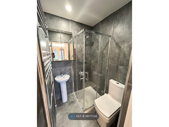 3 Bedroom Flat To Rent In Norroy Road, London, SW15