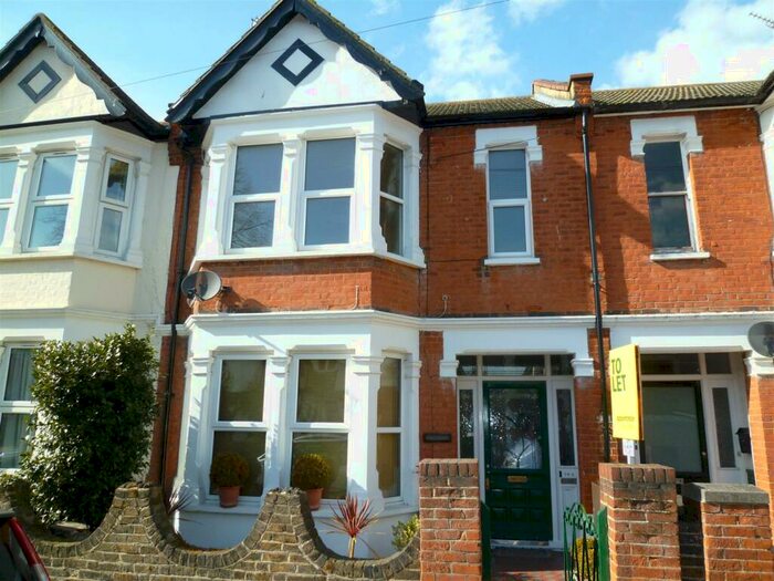 2 Bedroom Flat To Rent In Sunningdale Avenue, Leigh On Sea, SS9