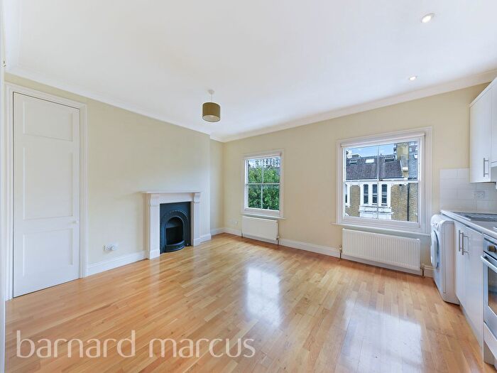 1 Bedroom Flat To Rent In Disraeli Road, London, SW15