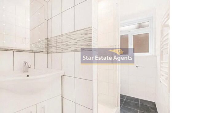 1 Bedroom Flat For Sale In Chichester Court, Whitchurch Lane, Edgware, London, HA8