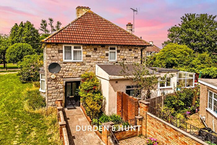 3 Bedroom Semi-Detached House For Sale In Henningham Road, London, N17