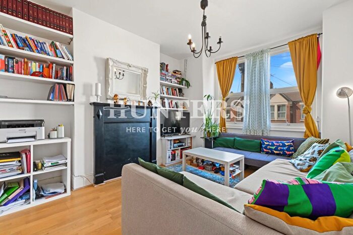 4 Bedroom Maisonette For Sale In Deacon Road, Willesden Green, London, NW2