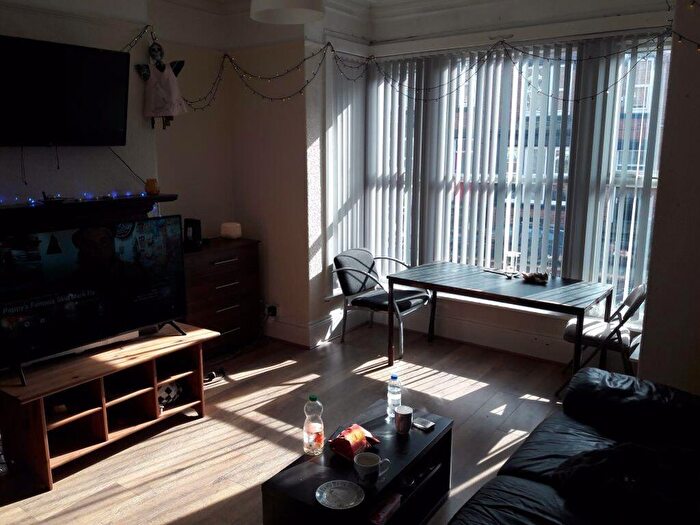 5 Bedroom House To Rent In Manor Terrace, Leeds, LS6
