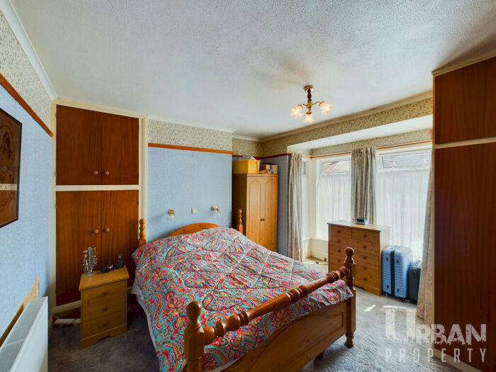 3 Bedroom Terraced House For Sale In Dryden Street, Hull, Yorkshire, HU8