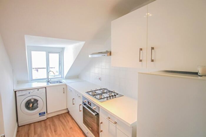 2 Bedroom Flat To Rent In Victoria Road, Hendon, NW4