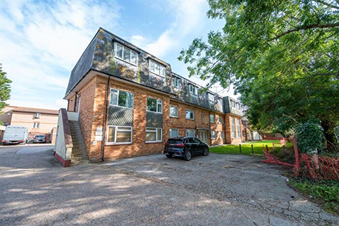 2 Bedroom Flat To Rent In Stamford Avenue, Hayling Island, PO11