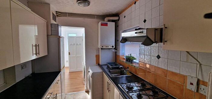 2 Bedroom Flat To Rent In Montrose Avenue, Edgware, HA8