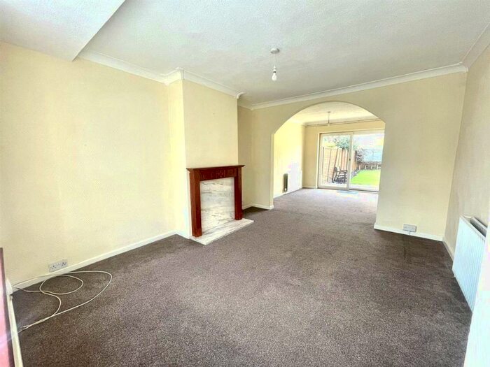 3 Bedroom Semi-Detached House To Rent In Montayne Road, Cheshunt, Waltham Cross, EN8