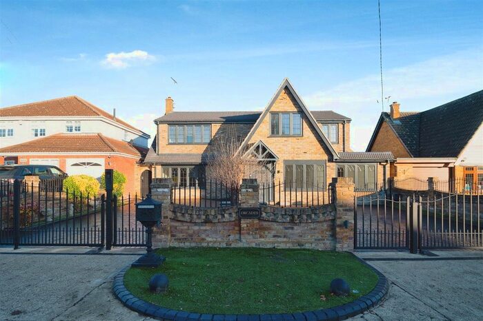 5 Bedroom Detached House For Sale In Stanley Road, Bulphan, Upminster, RM14