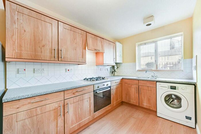 1 Bedroom Flat To Rent In Heron Drive, Finsbury Park, London, N4