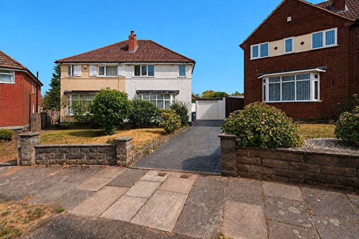 3 Bedroom Semi-Detached House For Sale In The Grove, Northfield, Birmingham, B31