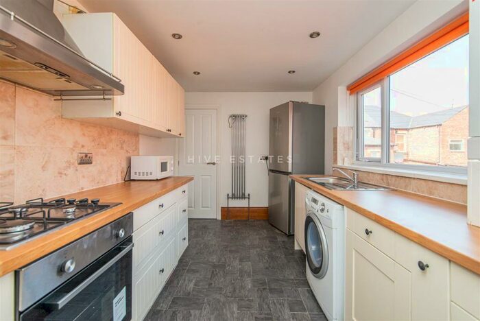 3 Bedroom Flat To Rent In Dinsdale Road, Sandyford, Newcastle Upon Tyne, NE2