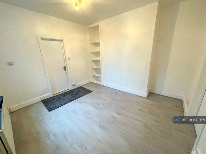 1 Bedroom Flat To Rent In Stockport Road, Stockport, SK3