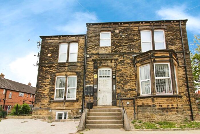 2 Bedroom Flat To Rent In The Gardens, Farsley, Leeds, LS28