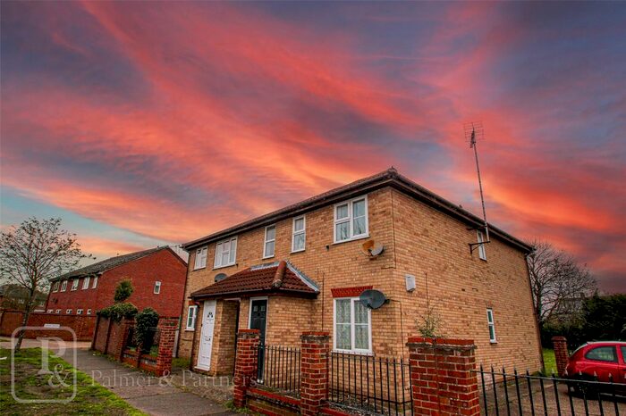 2 Bedroom Flat To Rent In Siena Mews, Colchester, Essex, CO2