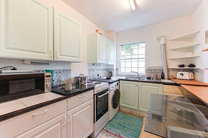 2 Bedroom Flat To Rent In Uverdale Road, Chelsea, London, SW10