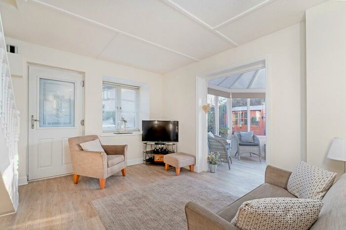 1 Bedroom End Of Terrace House To Rent In Alders Close, Wanstead, E11