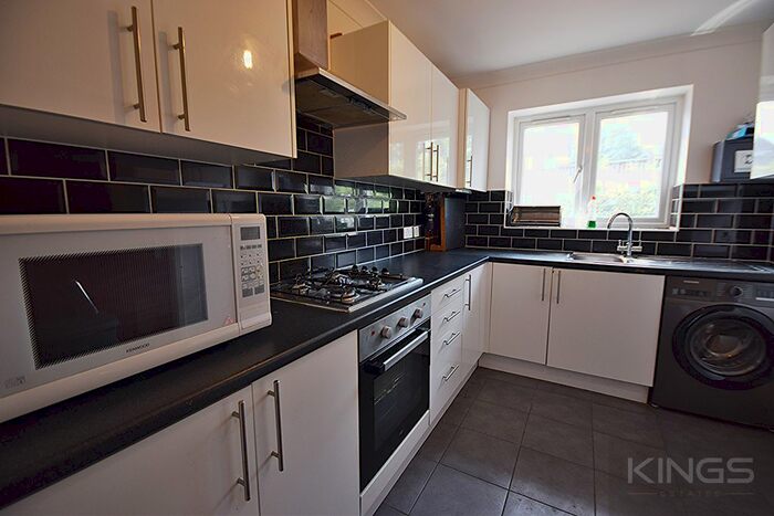 4 Bedroom Detached House To Rent In Ash Grove, Guildford, GU2