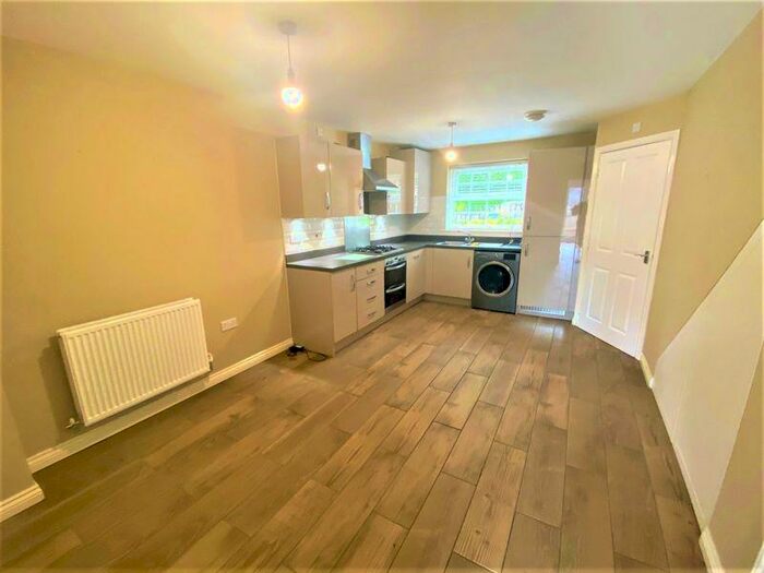 3 Bedroom Terraced House To Rent In Weaste Lane, Salford, M6