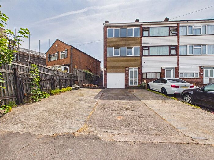 3 Bedroom End Of Terrace House For Sale In Two Mile Hill Road, Kingswood, Bristol, BS15
