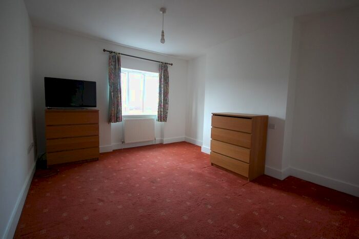 1 Bedroom Flat To Rent In Chiswick High Road, Chiswick, W4