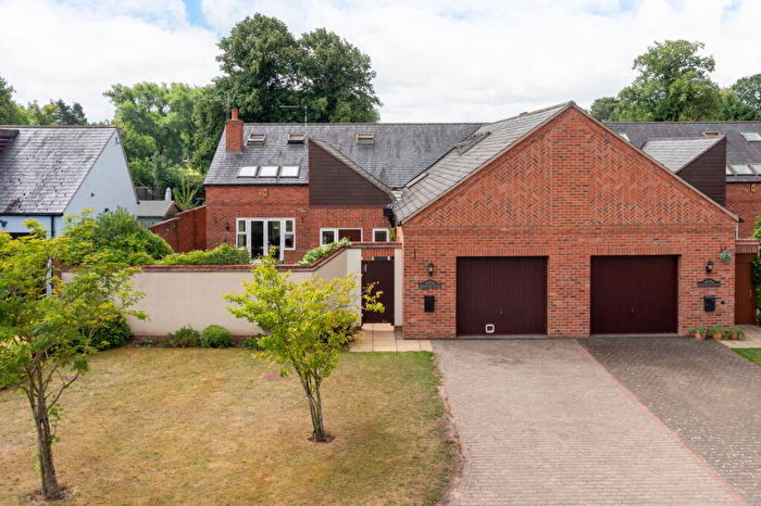 4 Bedroom Barn Conversion For Sale In Chestnuts Close, Sutton Bonington, LE12
