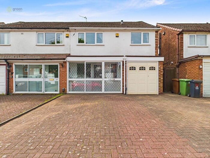 3 Bedroom Semi-Detached House For Sale In Kinross Crescent, Great Barr, B43