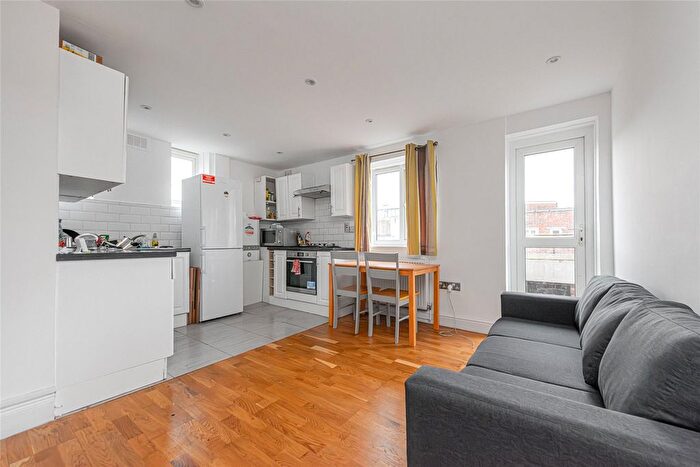 2 Bedroom Flat To Rent In Bennett Court, Islington, London, N7