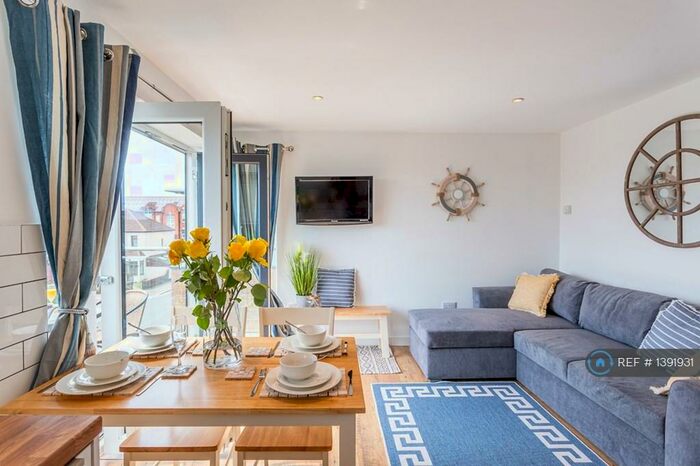 2 Bedroom Flat To Rent In Ambleside Drive, Southend-On-Sea, SS1