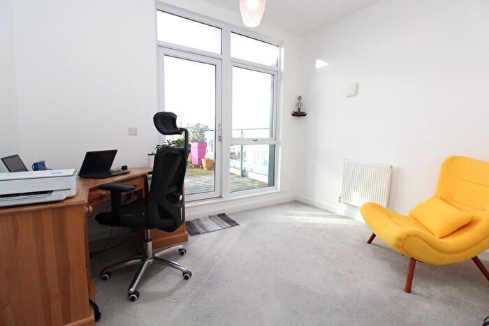 3 Bedroom Flat To Rent In Gubbins Lane, Harold Wood, RM3