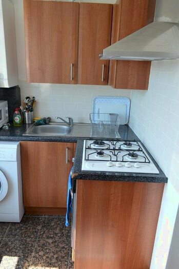 Studio To Rent In High Street Stratford, Broadway, Stratford, London, E15