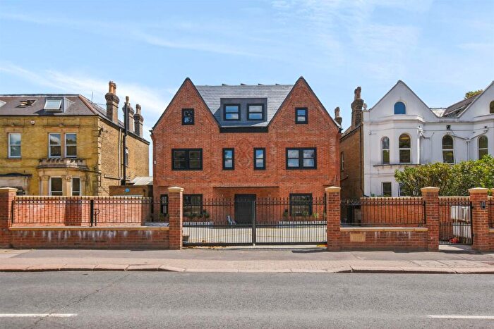 3 Bedroom Apartment For Sale In Plot Luxen Court, The Ridgeway, Enfield, EN2