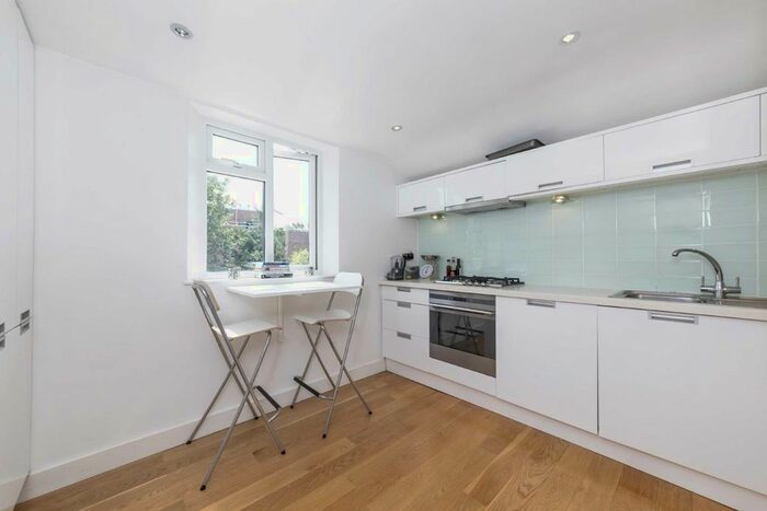 1 Bedroom Flat To Rent In Gleneagle Road, London, SW16