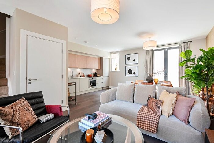 3 Bedroom Terraced House To Rent In Gills Yard, Wakefield, WF1