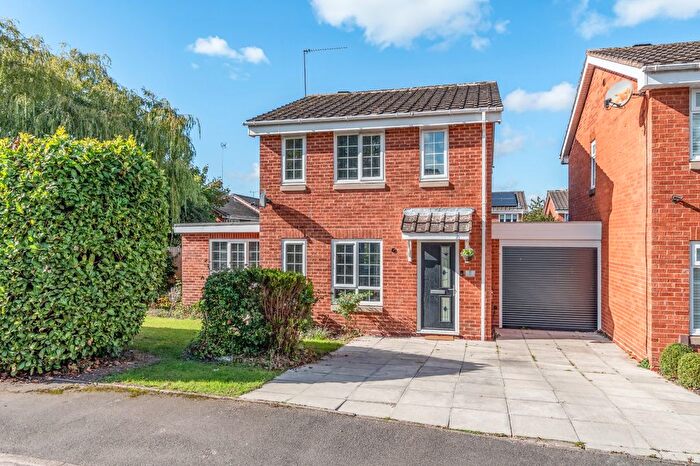 3 Bedroom Link Detached House For Sale In Berkeley Close, Winyates Green, Redditch, B98