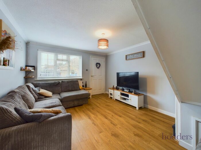 3 Bedroom End Of Terrace House For Sale In Hazelbank Road, Chertsey, Surrey, KT16