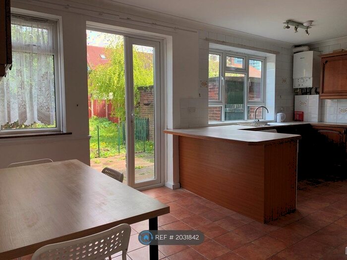 3 Bedroom Semi-Detached House To Rent In Tarling Road, London, E16