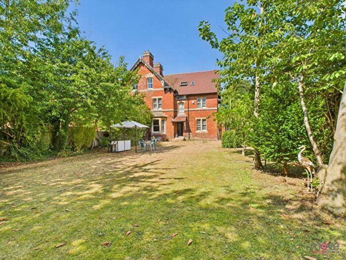 9 Bedroom Semi-Detached House For Sale In Barnwood Road, Gloucester, GL4