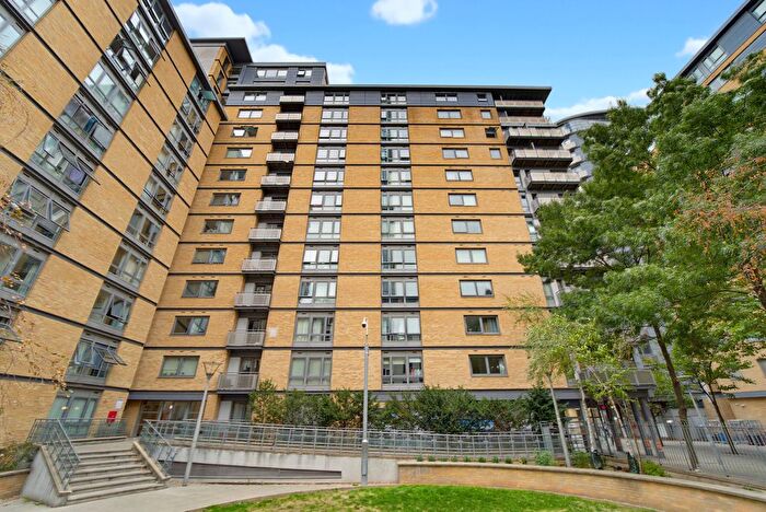1 Bedroom Flat For Sale In Victoria Road, London, W3