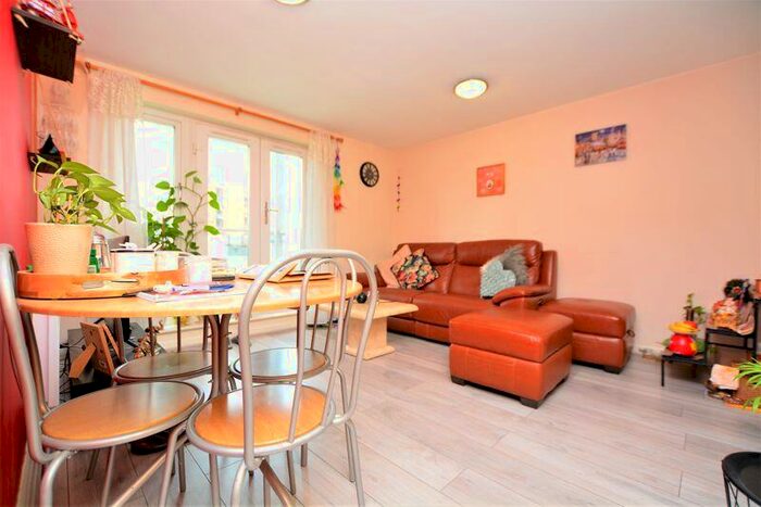 2 Bedroom Flat To Rent In Mill Street, Slough, SL2