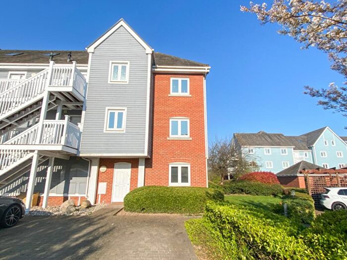 2 Bedroom Apartment To Rent In The Lakes, Larkfield, Aylesford, Kent, ME20