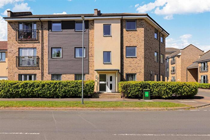 1 Bedroom Flat For Sale In Woodhead Drive, Cambridge, CB4