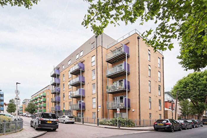 2 Bedroom Flat To Rent In Merchant Street, Mile End, London, E3