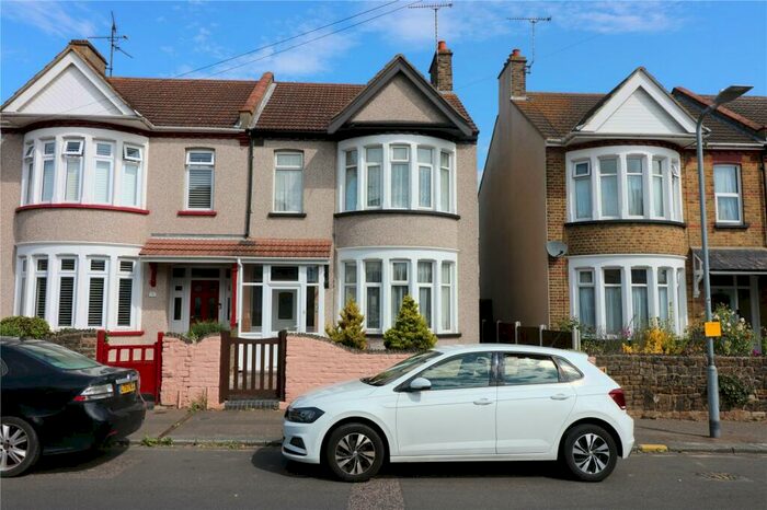 3 Bedroom Semi-Detached House To Rent In Oakhurst Road, Southend-on-Sea, Essex, SS2